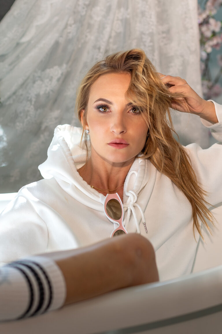 Portret młodej kobiety, sesja lifestyle